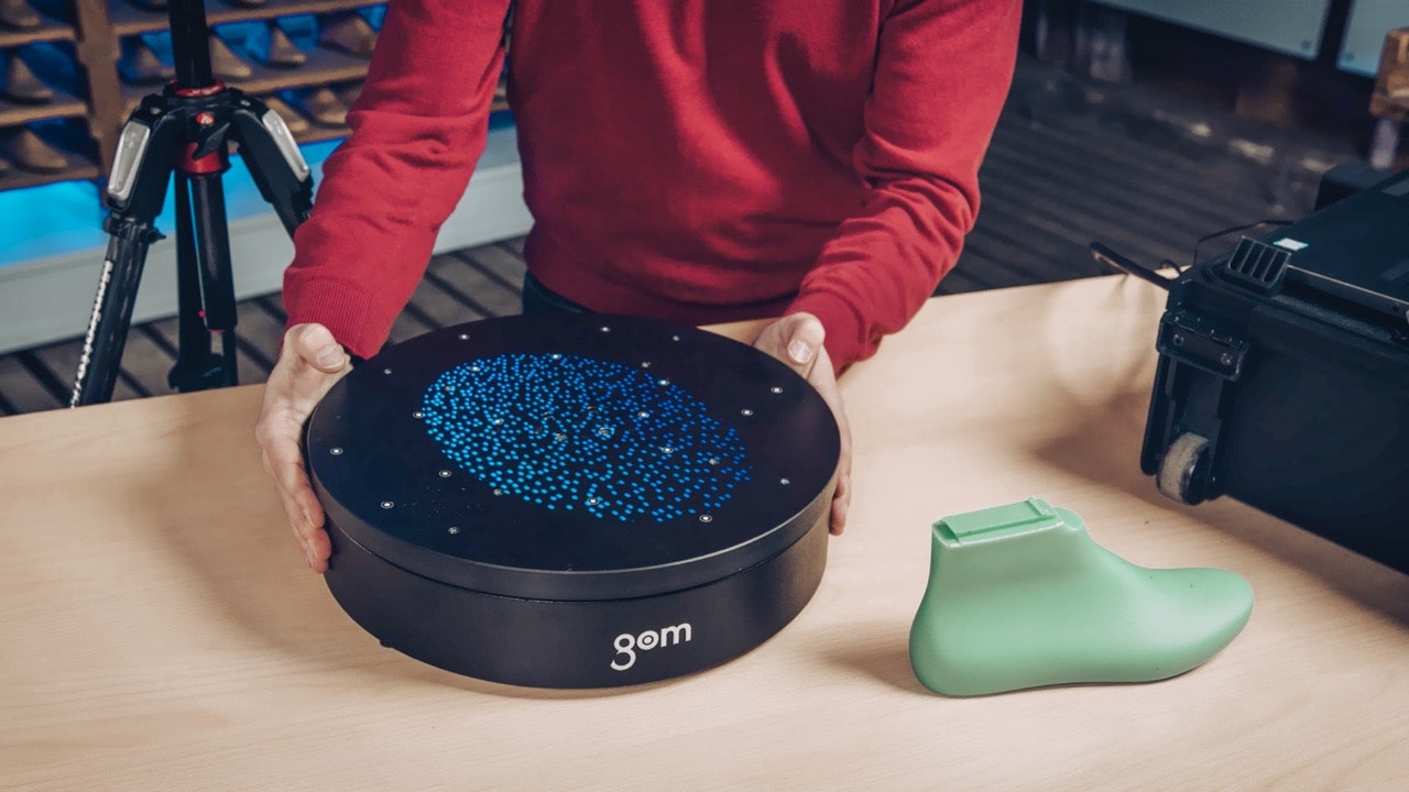 gom_atos-q_3d-inspection_3d-scan-with-rotation-table