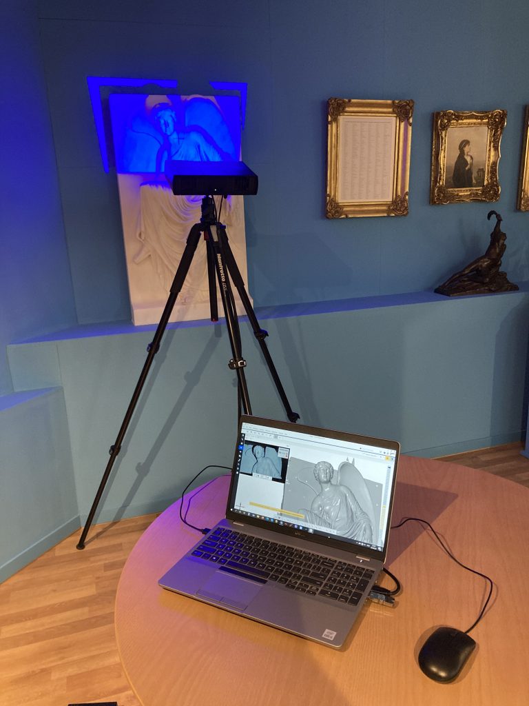 GOM Scan 1 and ZEISS INSPECT capturing data of a historical statue