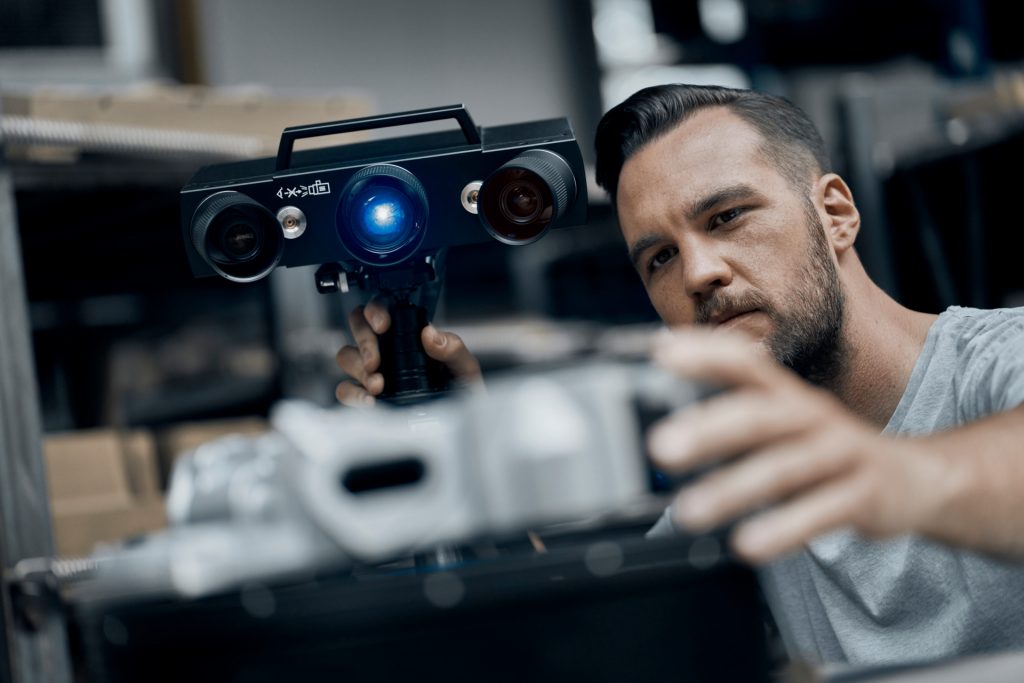 A man operates the 3D scanner ATOS Q