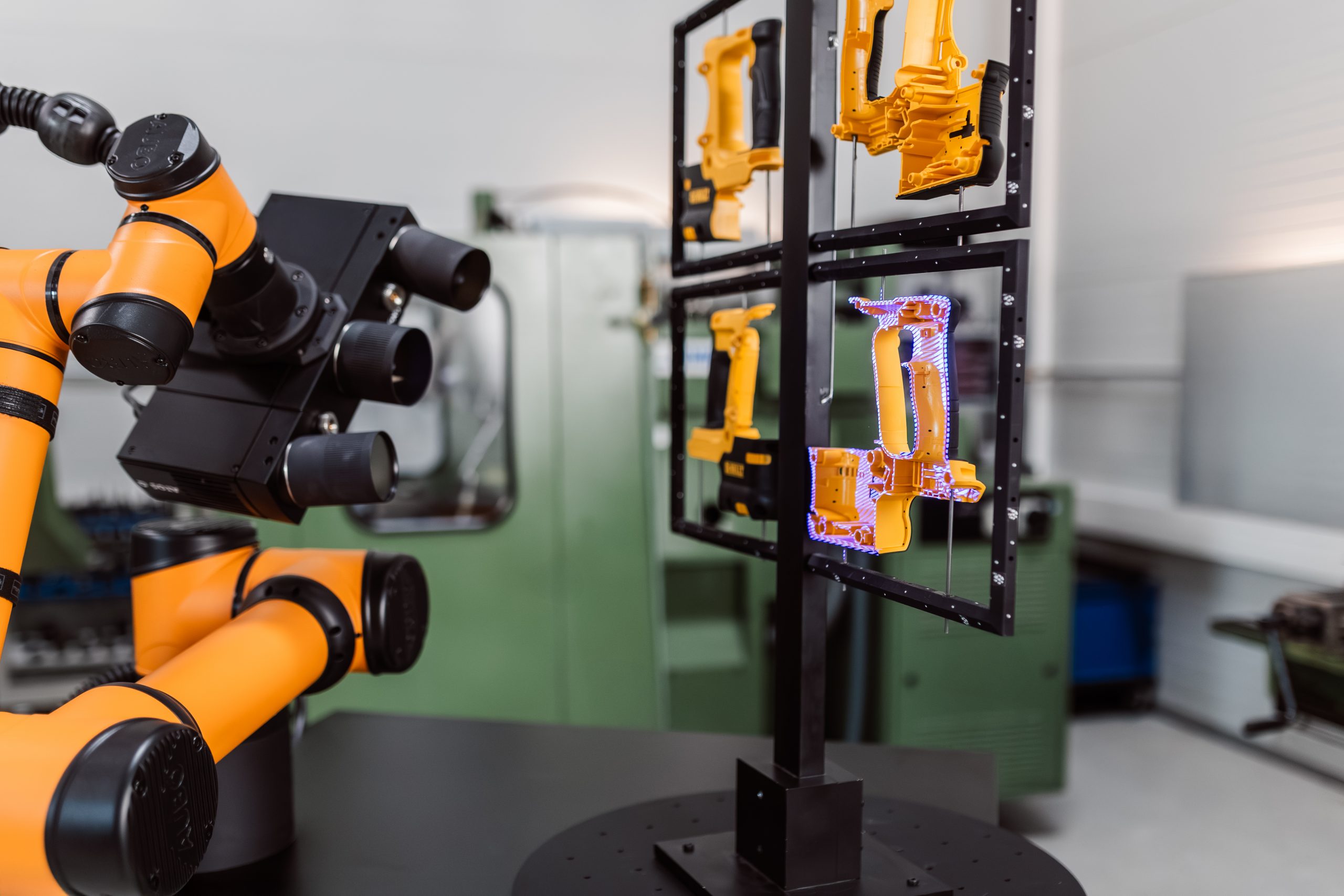 Automated scanning solution scanning multiple plastic prts